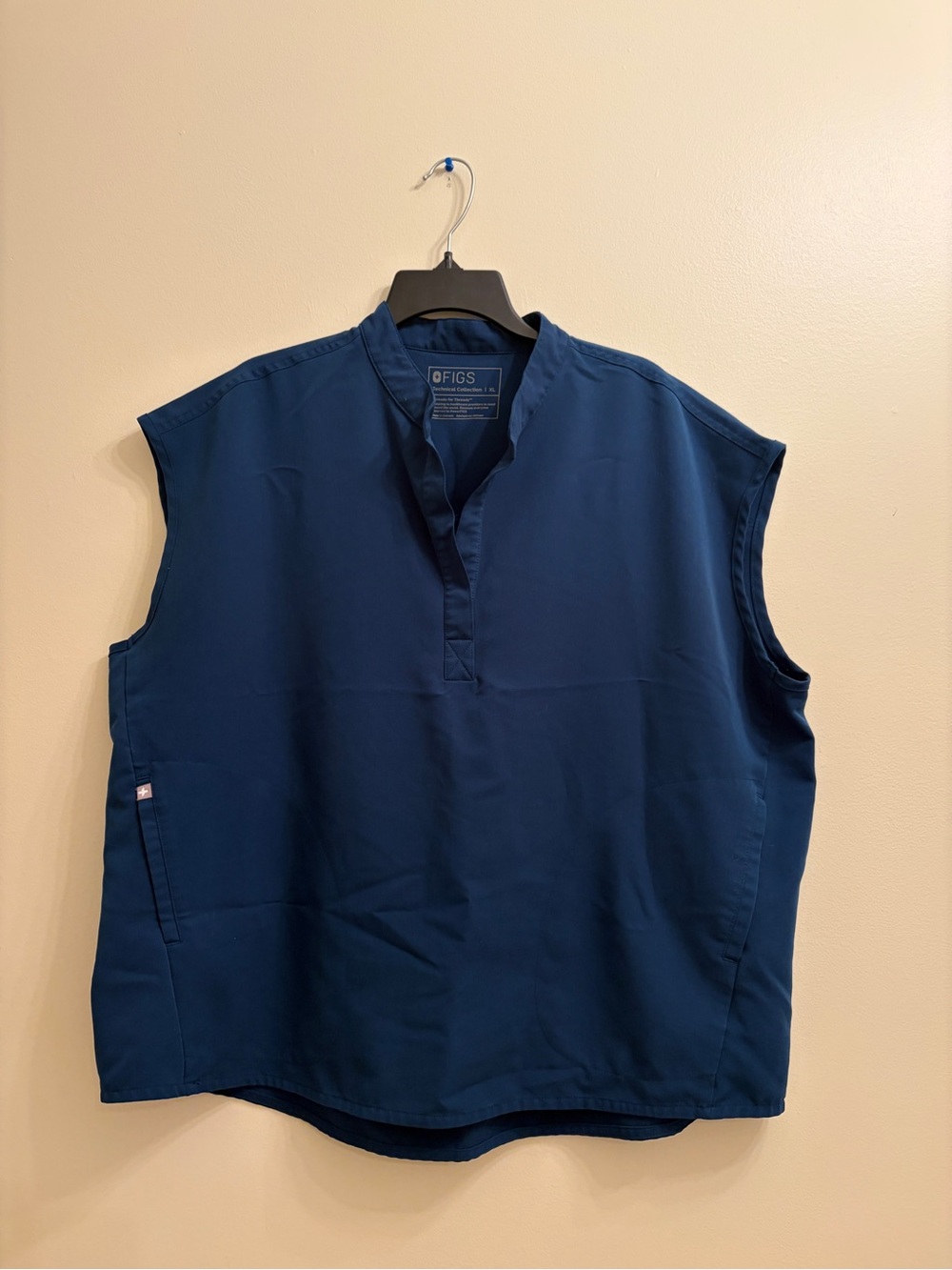 FIGS | Women’s Rafaela Scrub Top in Deep Reef XL